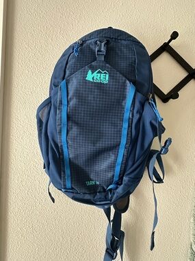 REI Tarn 18 Daypack in Navy with Aqua Accents